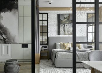 Hölgy 54m2-es lakása üvegfallal elválasztott térrel, markáns elemekkel