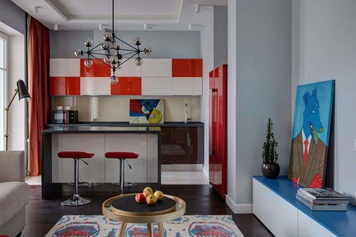 Jól átgondolt elosztás és tárolás 60m2-en - élénk kiegészítő színek a semleges, világosszürke alapban, modern berendezés
