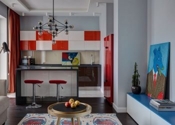 Jól átgondolt elosztás és tárolás 60m2-en - élénk kiegészítő színek a semleges, világosszürke alapban, modern berendezés