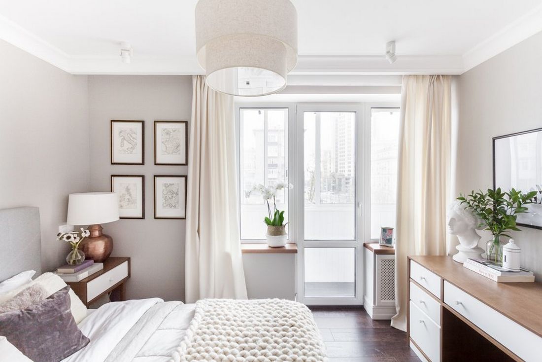 Kis kétszobás lakásban amerikai lakberendezési stílus, kék és szürke árnyalatok, kényelmes hálószoba - 40m2