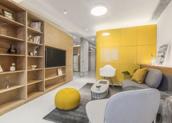 Sárga konyha, rengeteg kreativitás, ultramodern lakberendezés - fa dobozokba épített háló és fürdő egy 48m2-es lakásban