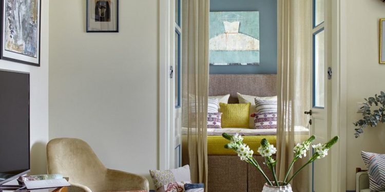 Vidám, színes, egyedi lakberendezés 56m2-en - kétszobás lakás retro bútorokkal, pozitív hangulattal