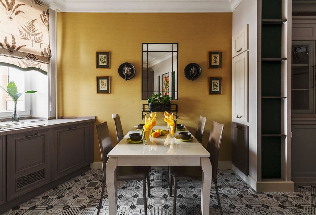 15m2-es új konyha lakásban, meleg narancssárga, bézs-szürke színekkel, díszítő ál-ablakokkal és étkezővel