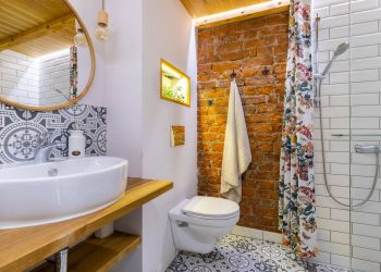 Kényelmes otthonnak túl pici 28m2-es lakás ötletes felújítása - szállóvendégeknek hangulatos és jól használható berendezés