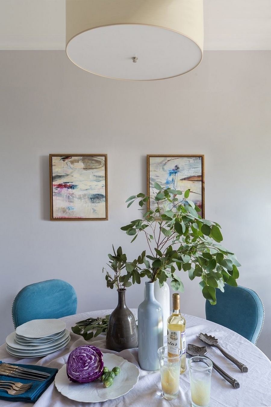 Középső helyiségben konyha étkezővel, dolgozósarok a beépített erkélyen - fiatal házaspár háromszobás, 74m2-es lakása Középső helyiségben konyha étkezővel, dolgozósarok a beépített erkélyen - fiatal házaspár háromszobás, 74m2-es lakása