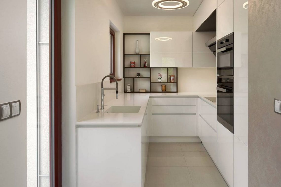 Nyitott polcok a konyhában