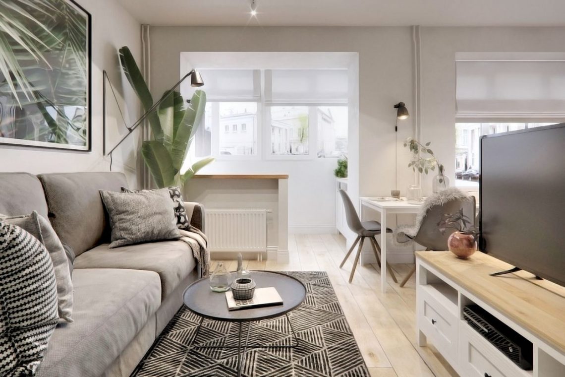 Példa tökéletes helykihasználásra 33m2-en, fiatal férfi modern lakása nyugtató, világos, lágy színekkel, fa felületekkel