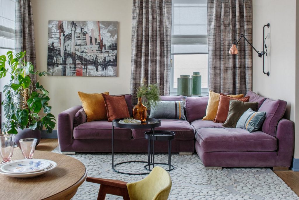 Szép színek és textúrák, otthonos, meleg és életteli lakberendezés, érdekes részletek 110m2-en, egy család négyszobás lakásában