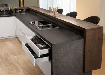 Konyhabútor, konyhapult - rusztikus tölgy, fehérrel, szürkékkel és barnákkal