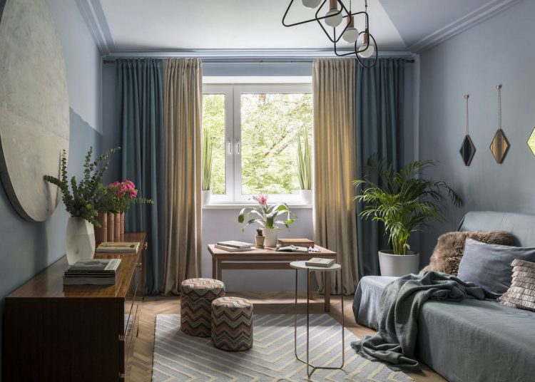 Tipikus 54m2-es panellakásban otthonos skandináv stílusú enteriőr kellemes színekkel, örökölt bútorokkal