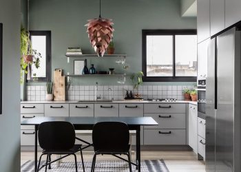 Divatos zöld és finom rózsaszín árnyalatok 73m2-en tágas konyhával, boho-chic stílusú berendezés