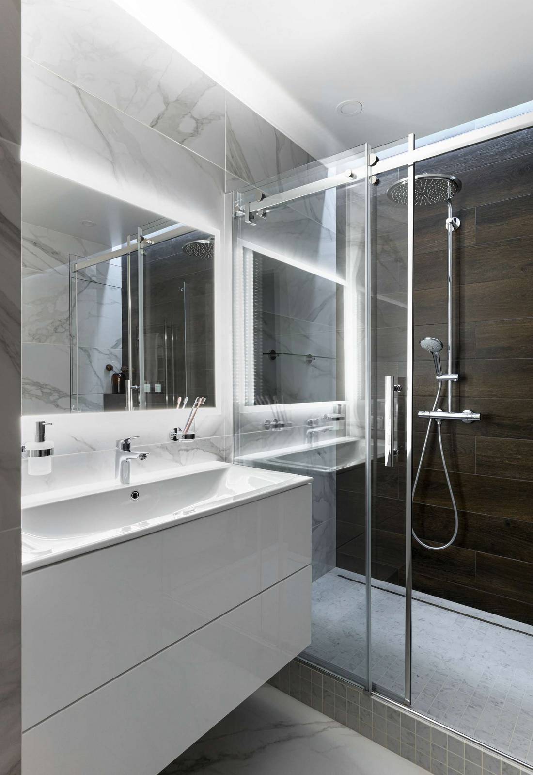 fürdőszoba - Egyszobás, modern otthon tágas nappali-konyhával, fehér-szürke színpalettával, gardróbszobával fürdőszoba - Egyszobás, modern otthon tágas nappali-konyhával, fehér-szürke színpalettával, gardróbszobával