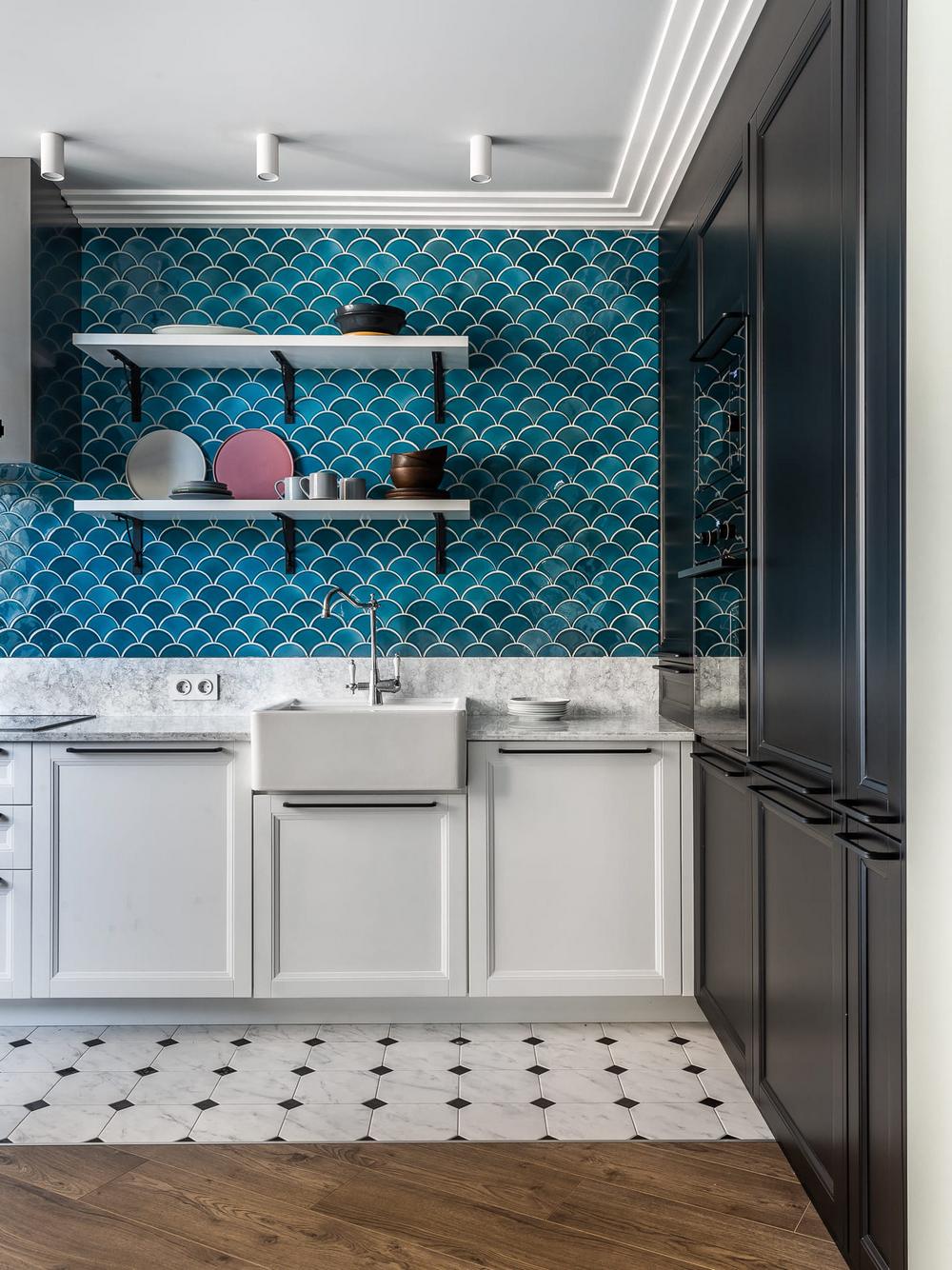 konyha - Modern, fiatalos lakberendezés, tágas, nyitott közös tér négyfős család 76m2-es új építésű lakásában