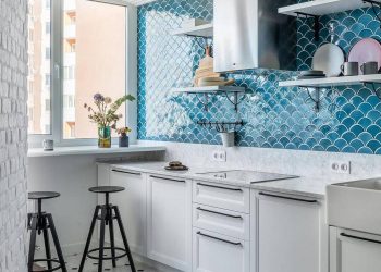 Modern, fiatalos lakberendezés, tágas, nyitott közös tér négyfős család 76m2-es új építésű lakásában