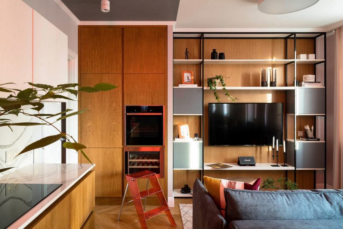 Nagyon praktikusan berendezett 75m2-es lakás, fiatal hölgy háromszobás otthona két gardróbhelyiséggel és mosókonyhával