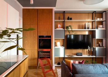 Nagyon praktikusan berendezett 75m2-es lakás, fiatal hölgy háromszobás otthona két gardróbhelyiséggel és mosókonyhával