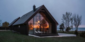 Summer retreat, two black gabled cabins on an Estonian beach / Hanna Karits