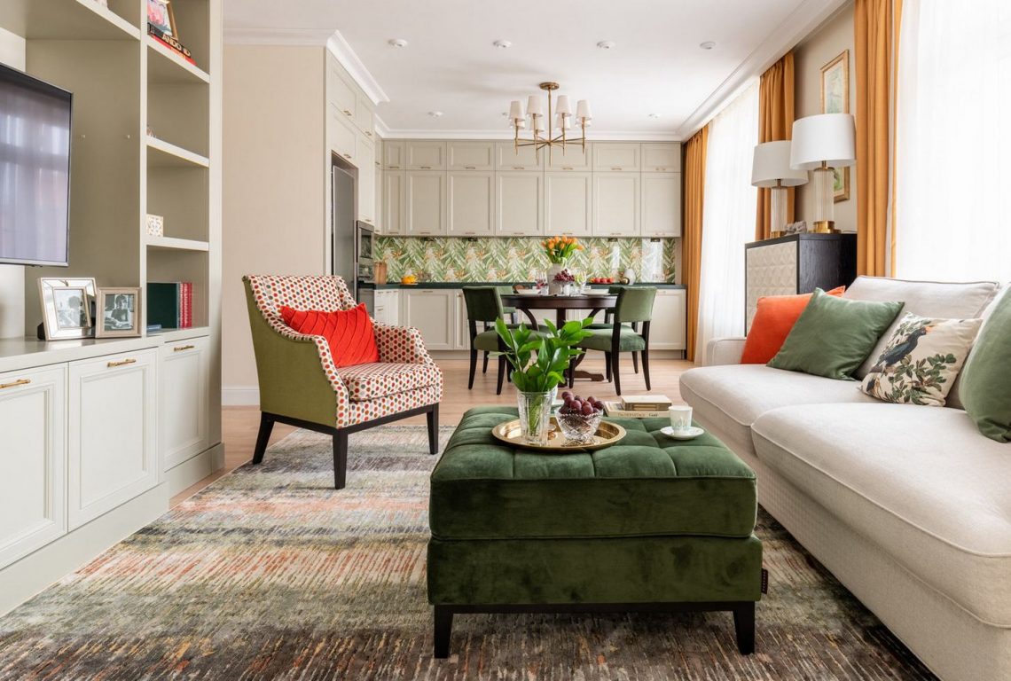 Konyha - Meleg, természetes, vidám színek, tágas konyha kétgyermekes család háromszobás otthonában