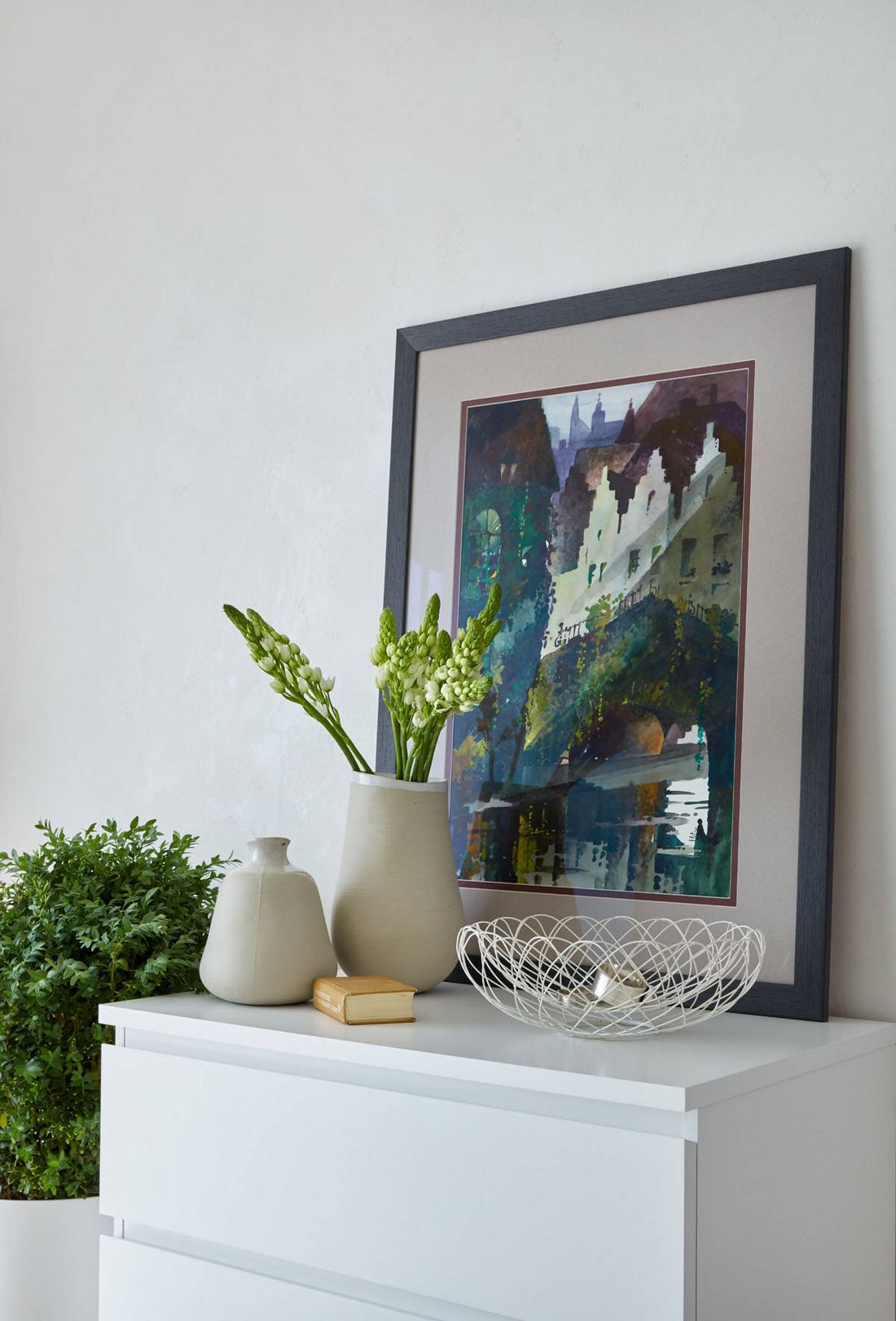 Felesleges holmik nélkül - fiatal pár minimalista stílusú, funkcionális, világos lakása, 68m2