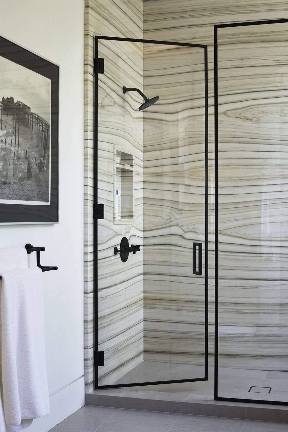 Szokatlan márvány minta a fürdőszoba burkolatában - új fürdőszoba trendek 2020