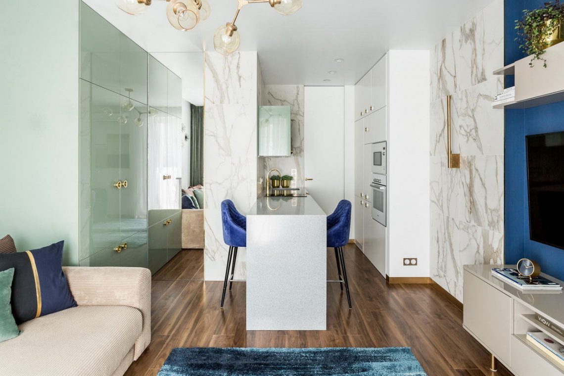 Művészien megkomponált lakberendezés 28m2-es egyszobás lakásban, De Stijl szellemében