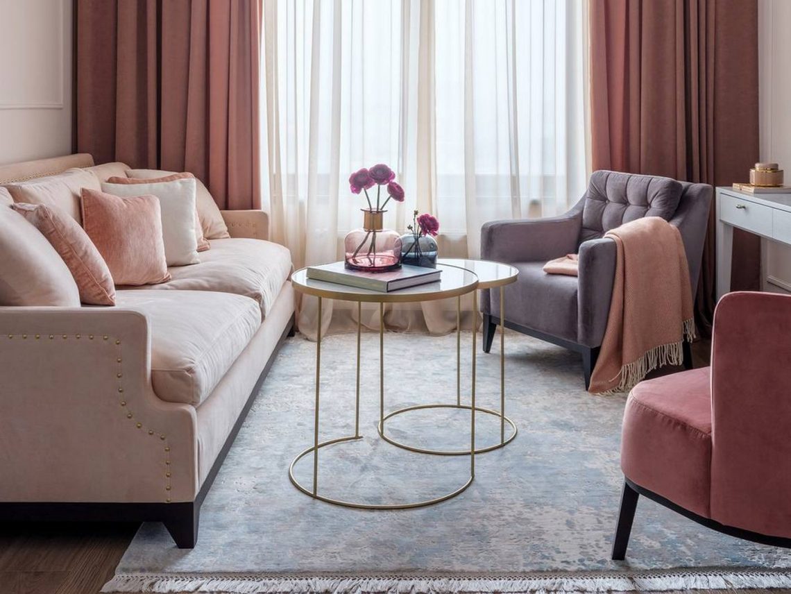 Pasztell színek fiatal hölgy 60m2-es kétszobás, neoklasszikus stílusban berendezett lakásában