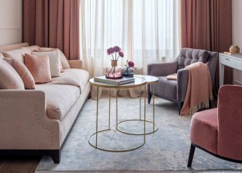 Pasztell színek fiatal hölgy 60m2-es kétszobás, neoklasszikus stílusban berendezett lakásában