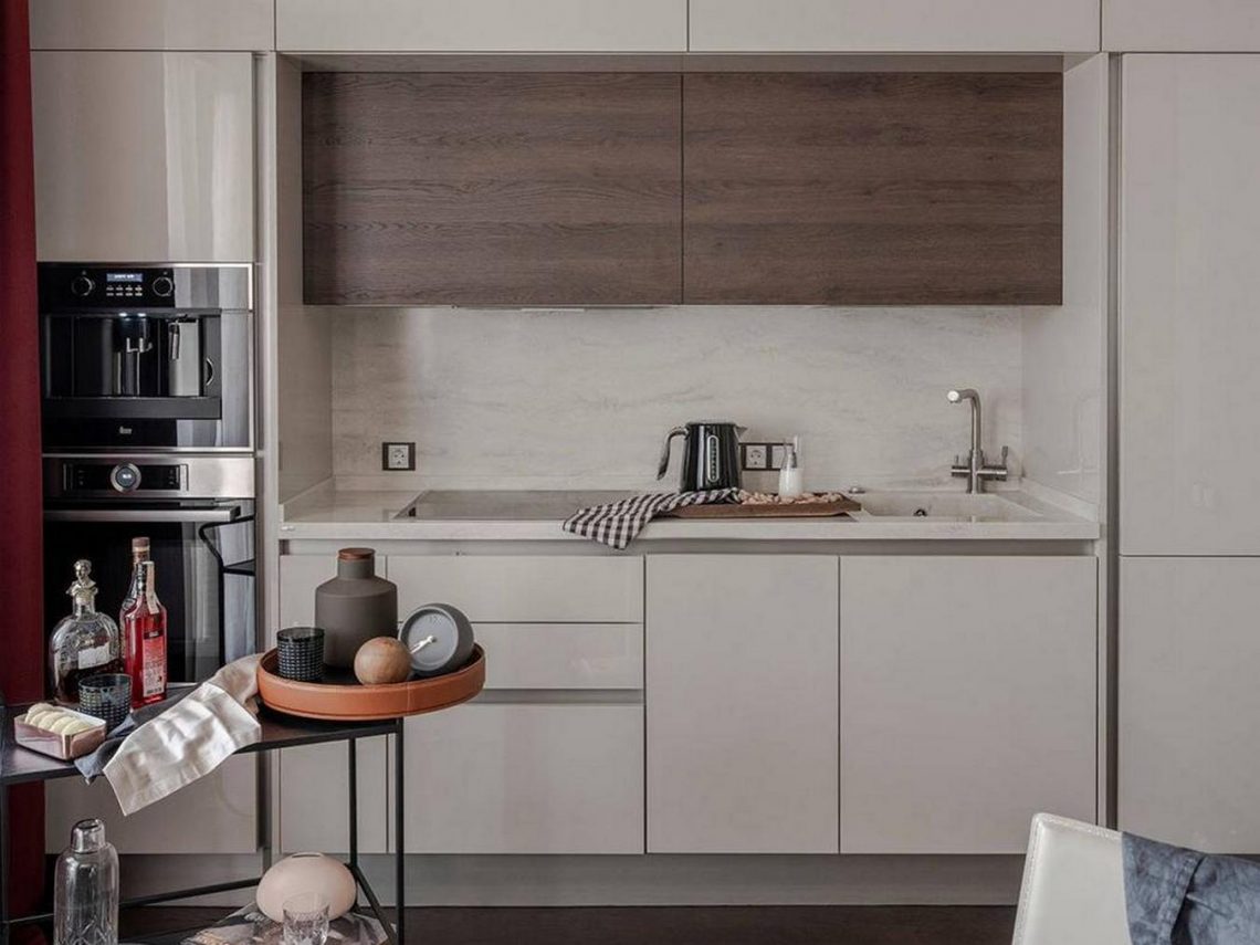 Meleg színek, természetes árnyalatok 45m2-es, kényelmesen berendezett lakásban – pink, keki, barna színpaletta