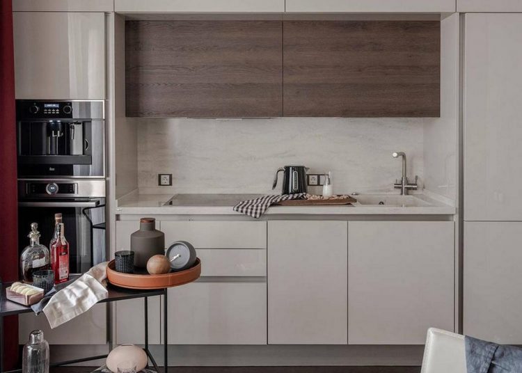 Meleg színek, természetes árnyalatok 45m2-es, kényelmesen berendezett lakásban – pink, keki, barna színpaletta