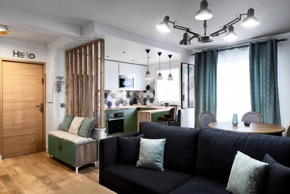 Elavult lakásberendezés felújítása és frissítése modern, kortárs dekorációval és színekkel 55m2-en