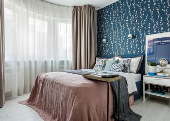 Fiú diák lakása, de erős férfias karakter nélkül - 43m2, piros kanapé, külön hálószoba belső ablakkal