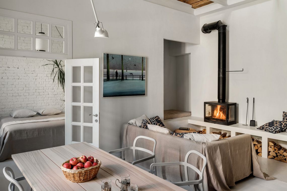 Kandalló, galéria, vidéki ház hangulata 62m2-en, világos, nagy belmagasságú városi lakásban