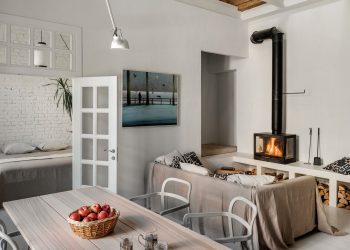 Kandalló, galéria, vidéki ház hangulata 62m2-en, világos, nagy belmagasságú városi lakásban