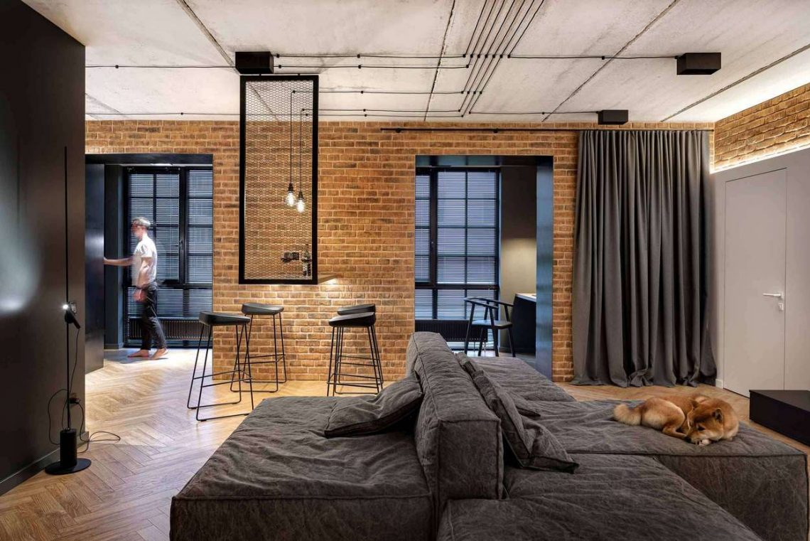 Modern legénylakás ipari stílusú lakberendezéssel, csak természetes anyagokat használva