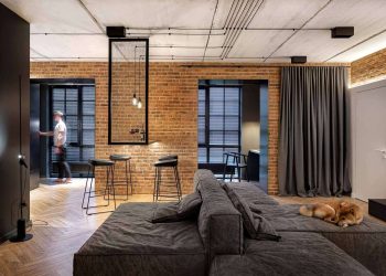 Modern legénylakás ipari stílusú lakberendezéssel, csak természetes anyagokat használva