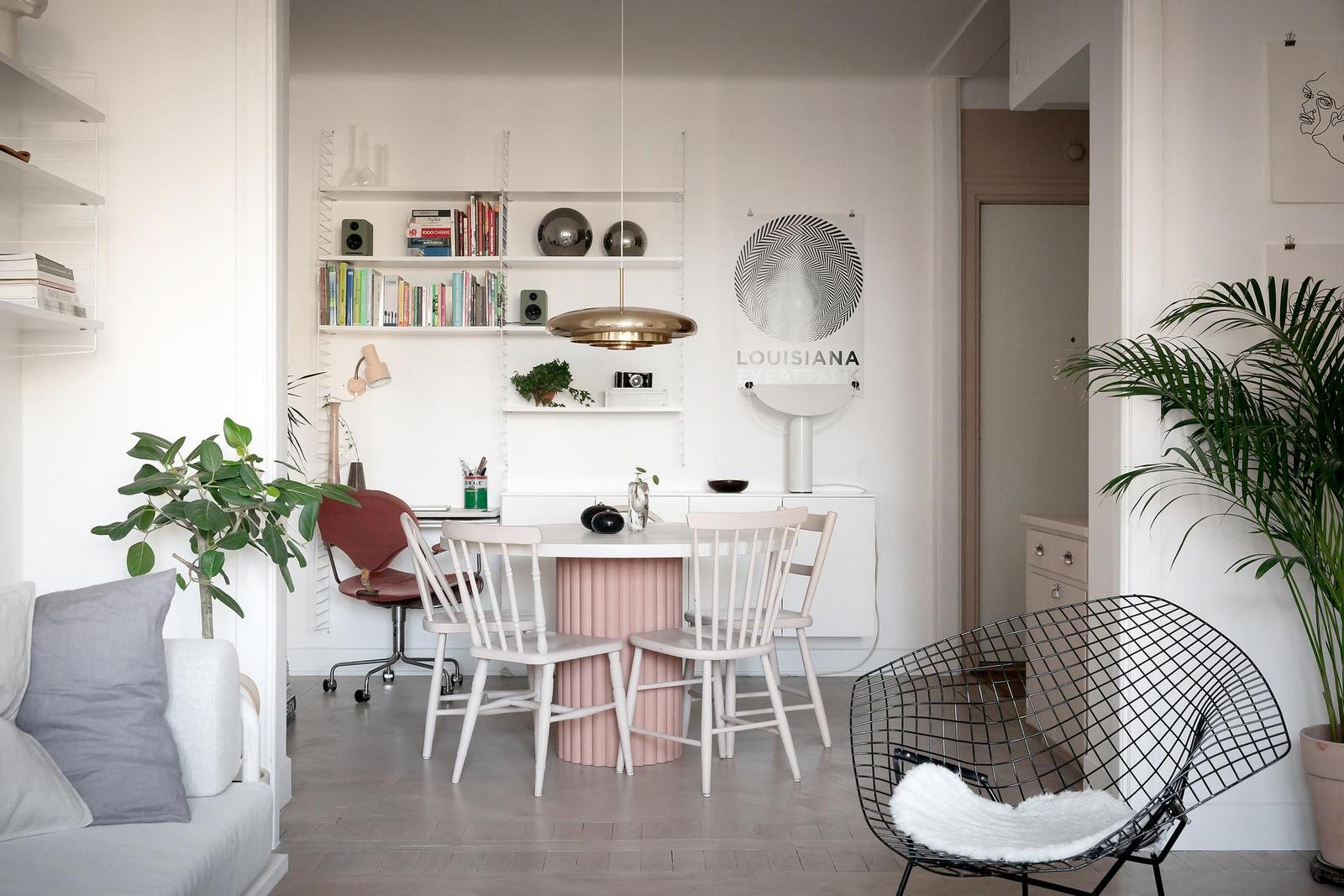 Pasztell színek, fa felületek, tárolóhely az ágy alatt: stílusos 48m2-es lakás jól szervezett térrel Pasztell színek, fa felületek, tárolóhely az ágy alatt: stílusos 48m2-es lakás jól szervezett térrel