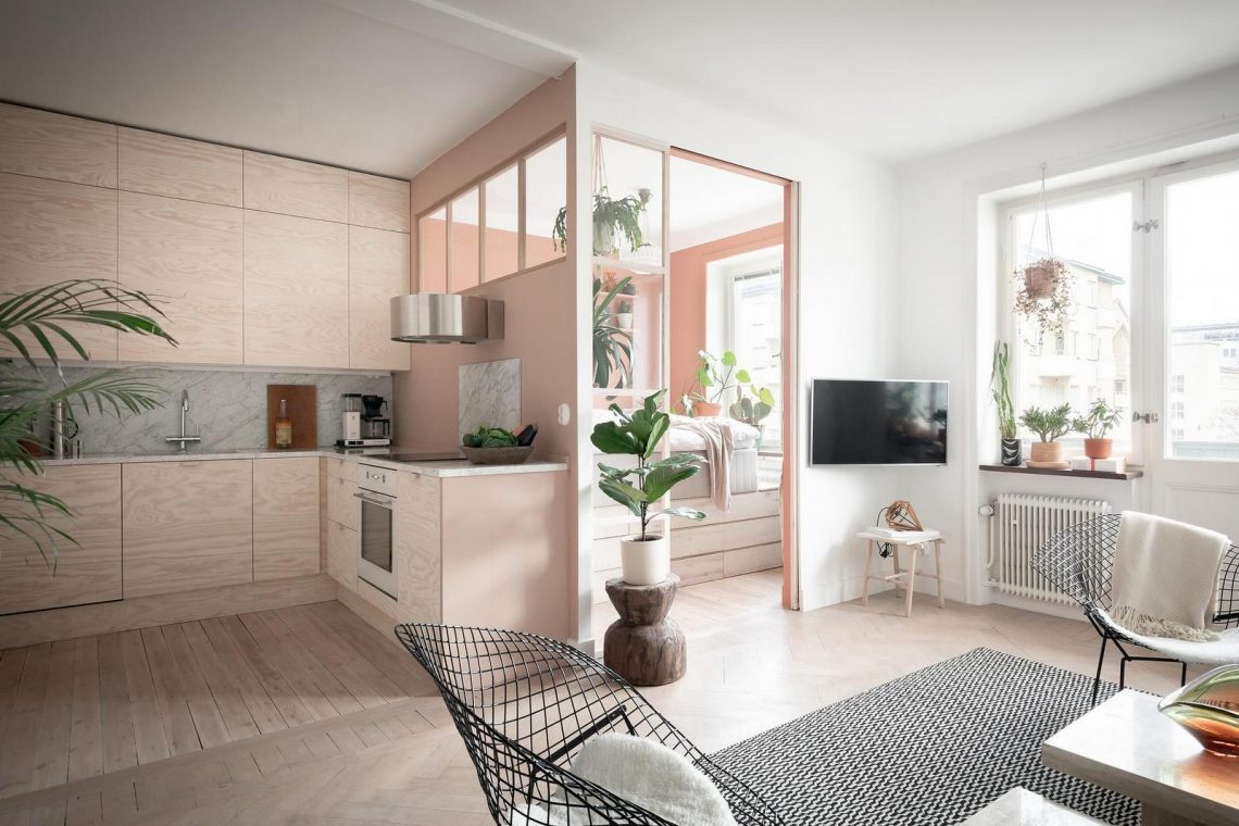 Pasztell színek, fa felületek, tárolóhely az ágy alatt: stílusos 48m2-es lakás jól szervezett térrel