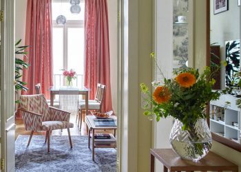 Nagyon otthonos és ízléses berendezés, 60m2-en körben kialakított helyiségek, konyha és fürdőszoba cseréje