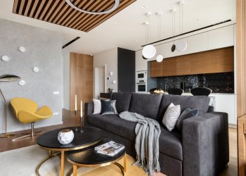 Természetes anyagok, kő, fa és kontrasztos, modern dekoráció 56m2-en - fiatal nő kétszobás lakása