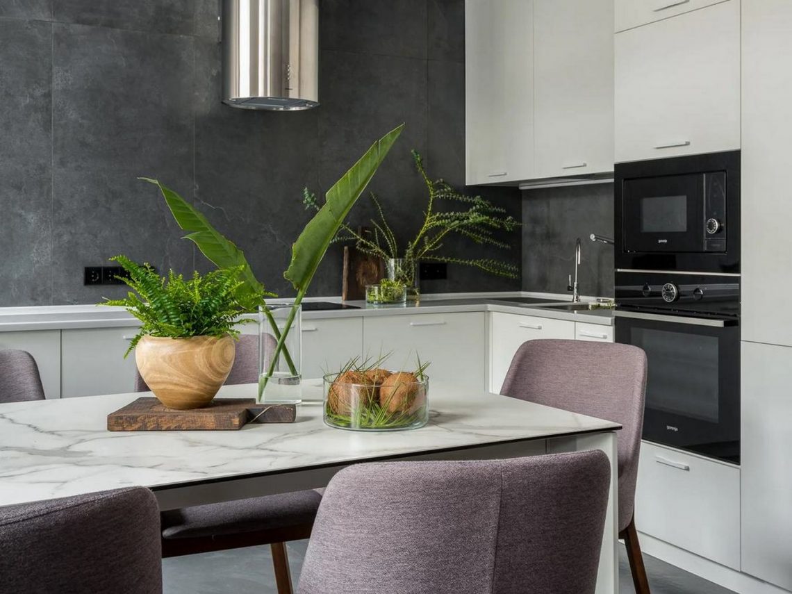 Visszafogott, letisztult, férfias lakberendezés négyszobás, 99m2-es lakásban – átgondolt elosztás, praktikus megoldások