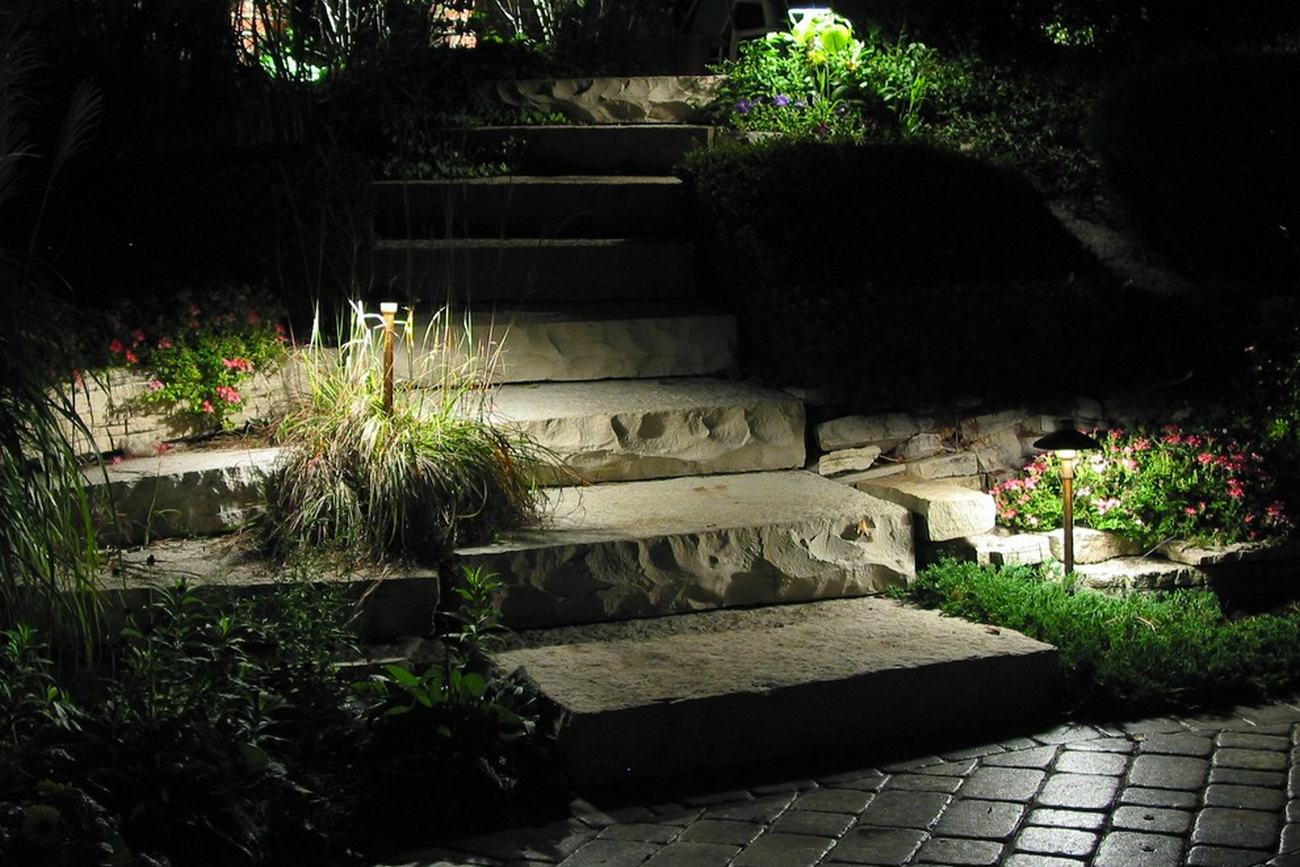 Járda, sétány - Kültéri világítás rejtelmei, ötletek a kert, terasz hatékony megvilágításához