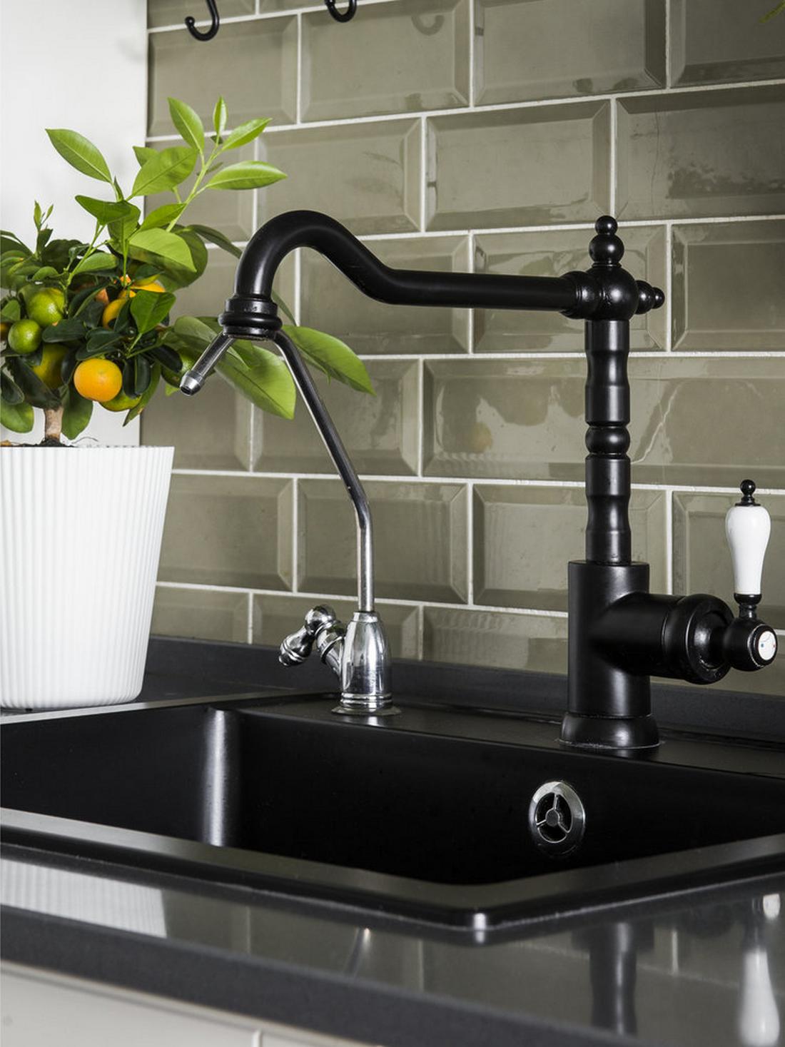 Otthonról dolgozó pár 73m2-es lakása IKEA bútorokkal ízlésesen berendezve, szép konyhával Otthonról dolgozó pár 73m2-es lakása IKEA bútorokkal ízlésesen berendezve, szép konyhával