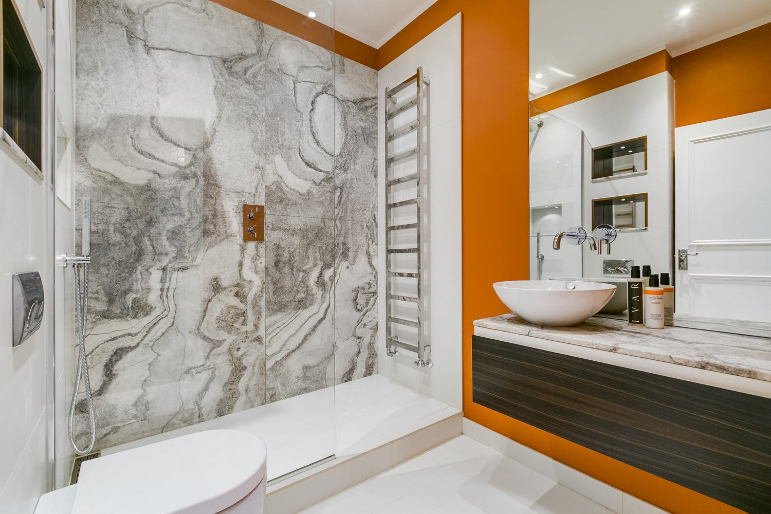 narancssárga - 14 látványos szín ötlet új fürdőszoba elevenebb, vidámabb hangulatú dekorációjához