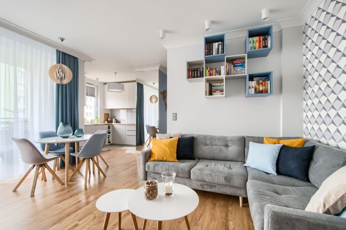 Egyszerű, modern, fiatalos lakberendezés háromfős család 65m2-es lakásában