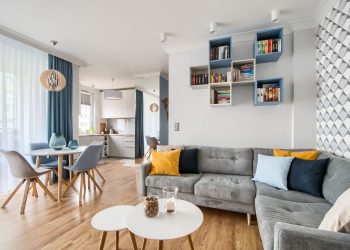 Egyszerű, modern, fiatalos lakberendezés háromfős család 65m2-es lakásában