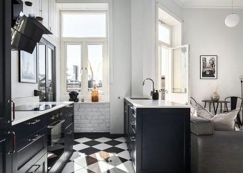 Fekete-fehér dekorációval nagyon hangulatosan kialakított 35m2-es lakás, hálófülkével, erkéllyel