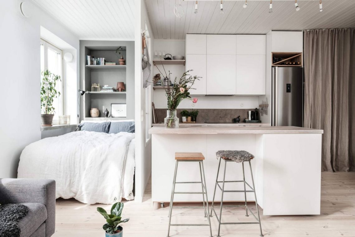 Ablakos belső fal mint praktikus térelválasztó háló kialakításához, egyszobás lakásokban