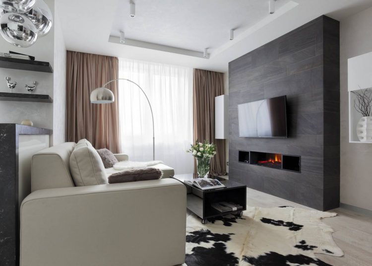 Fiatal nő otthona modern berendezéssel, kontrasztos színvilággal, 44m2-en nyitott elrendezéssel - kandalló, fényes felületek, fehér - szürke - fekete színpaletta, helytakarékos ágy