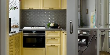 Szép lakás sárga konyhával, elegáns részletek 45m2-en - öreg lakás igényes felújítása, stílusos, időtlen enteriőr
