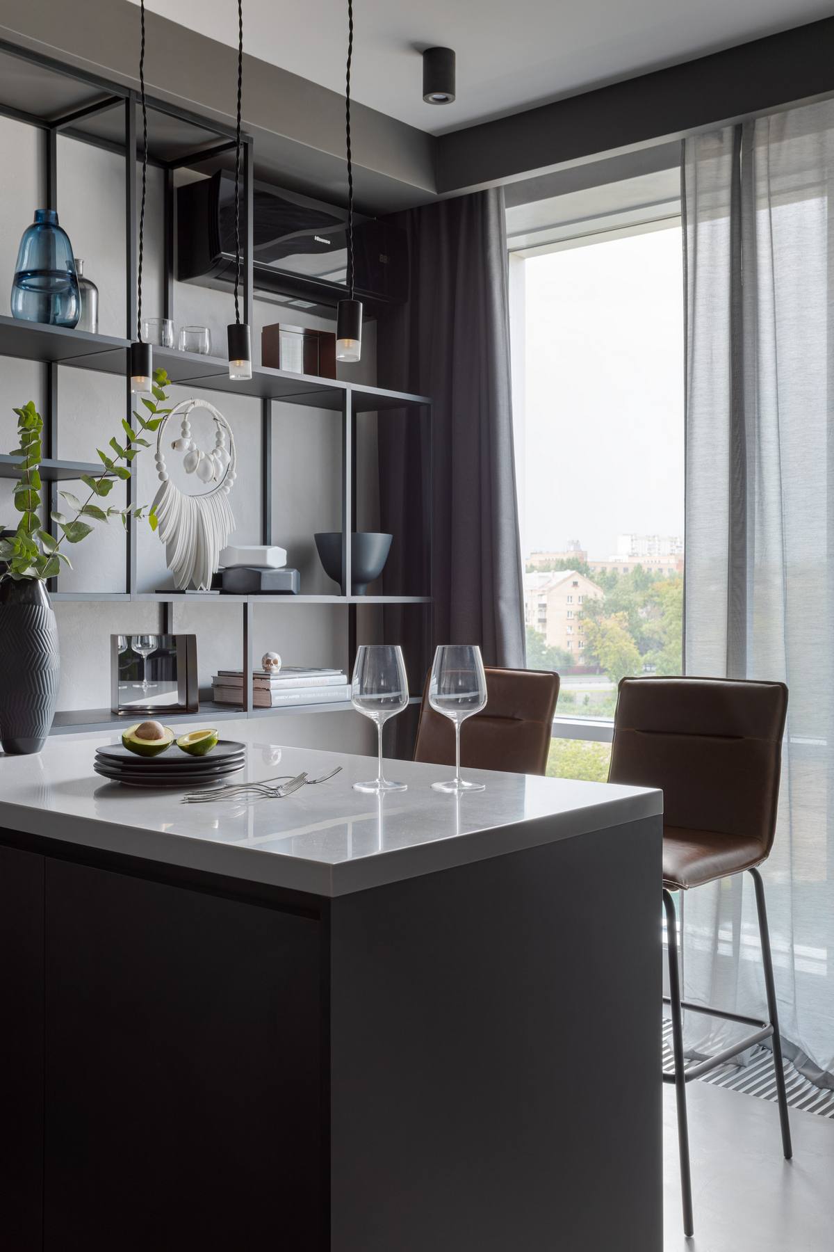 Fiatal férfi hangulatos mini loft lakása 37m2-en, indusztriális stílus természetes elemekkel Fiatal férfi hangulatos mini loft lakása 37m2-en, indusztriális stílus természetes elemekkel